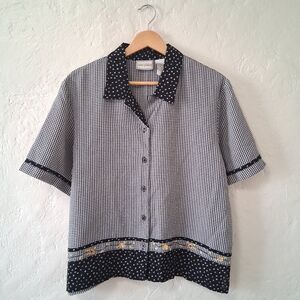 90s Black and White Gingham Daisy Button Up Shirt Cottage Core
